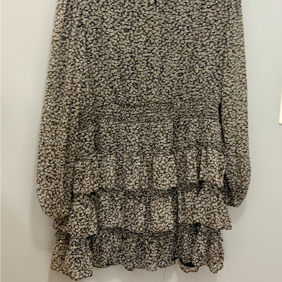 Chic Black and White Floral Midi Dress - Picture 5 of 9